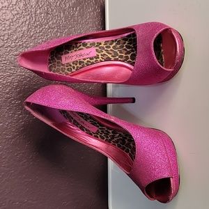 Betsey Johnson fushcia hot pink glitter peeptoe heels